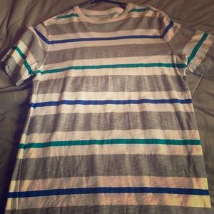 I’m selling a nice striped kids T
